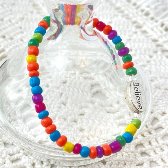 Childs Beaded BELIEVE Stretch Charm Bracelet - Picture 1 of 2